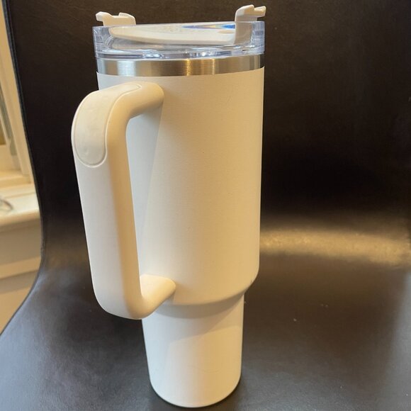 NEW Stanley White 40 OZ. Tumbler-The Quencher H2.0 FlowState™ Tumbler |1.18 L - Picture 2 of 8